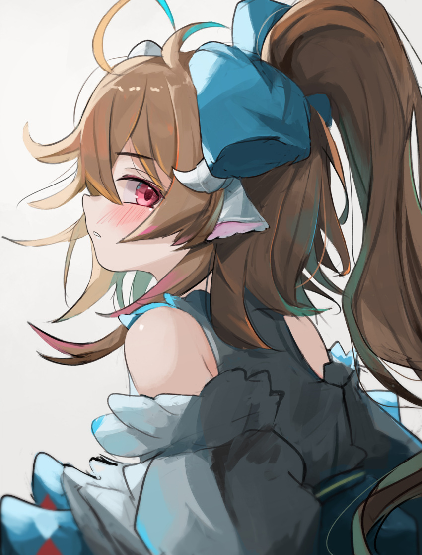 1girl, ahoge, animal_ears, arknights, bare_shoulders, blue_bow, blush, bow, brown_hair, commentary_request, detached_sleeves, eyjafjalla_(arknights), eyjafjalla_the_hvit_aska_(a_picnic_before_a_long_trip)_(arknights), eyjafjalla_the_hvit_aska_(arknights), from_side, grey_background, hair_between_eyes, hair_bow, highres, horns, kari90909, long_hair, parted_lips, ponytail, profile, puffy_sleeves, sheep_ears, sheep_girl, sheep_horns, shirt, simple_background, sleeveless, sleeveless_shirt, solo, very_long_hair, violet_eyes, white_she-wolf_(benriya_saitou-san), white_sleeves