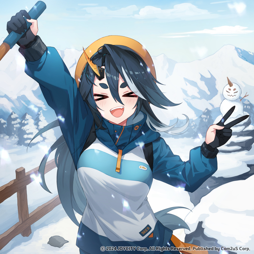 >_<, 1girl, :d, absurdres, apple_caramel, arm_up, beret, black_gloves