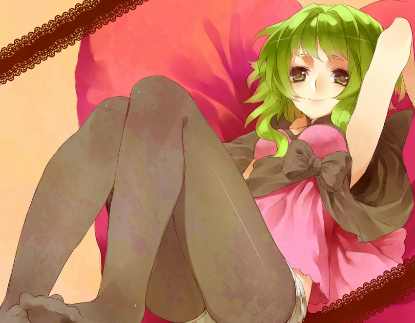 akizuki_hakuto, bad_id, feet, green_eyes, green_hair, gumi, pantyhose, short_hair