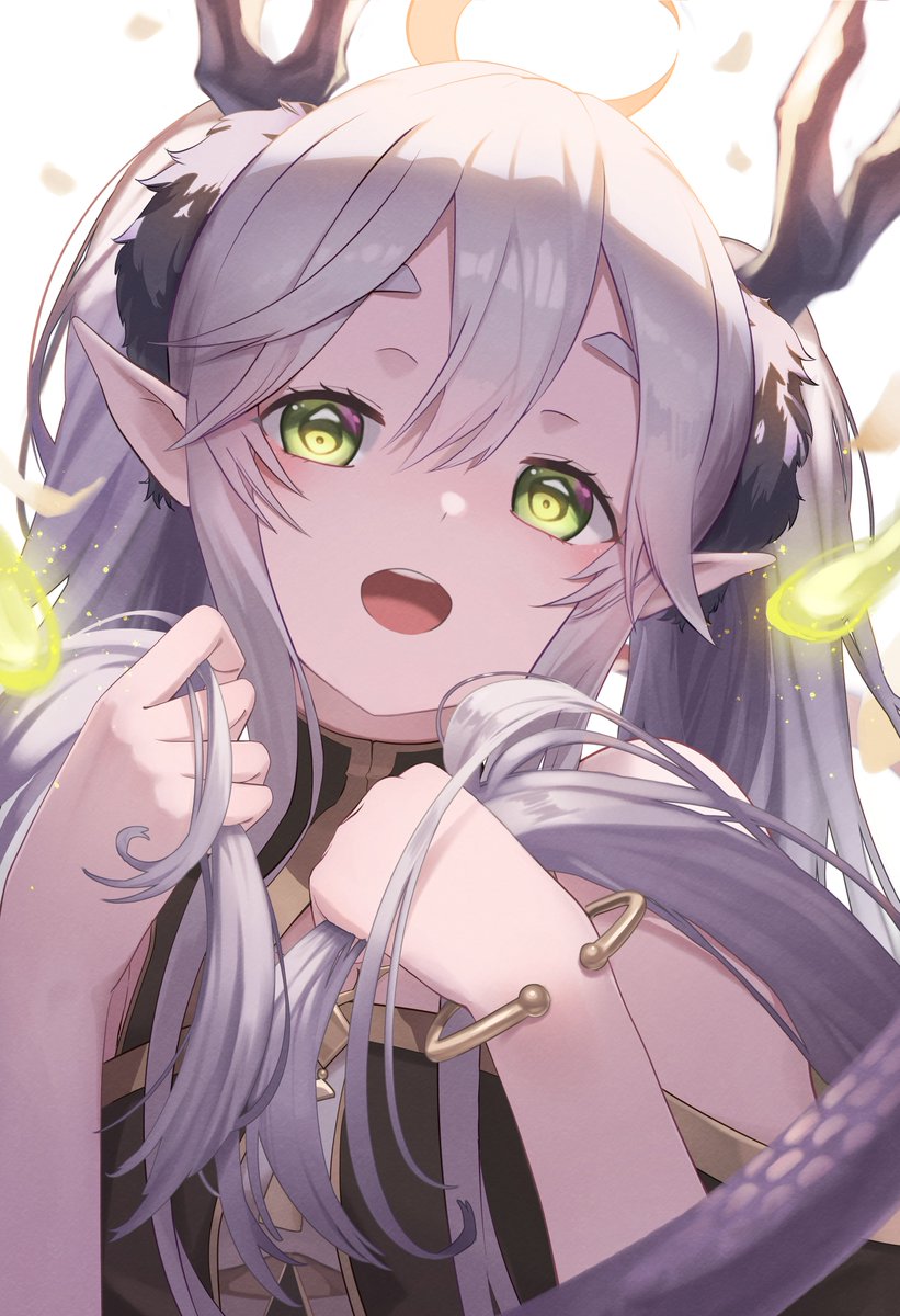 1girl, antlers, bare_shoulders, blush, bracelet, brown_dress, cernunnos_(shadowverse), double-parted_bangs, dress, green_eyes, hair_between_eyes, highres, horns, ichien_ekaki, jewelry, long_hair, looking_at_viewer, open_mouth, pointy_ears, shadowverse, simple_background, smile, solo, thick_eyebrows, twintails, white_background, white_hair