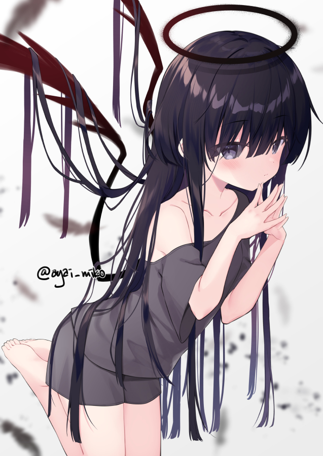 1girl, barefoot, black_hair, blush, closed_mouth, collarbone, commentary_request, grey_eyes