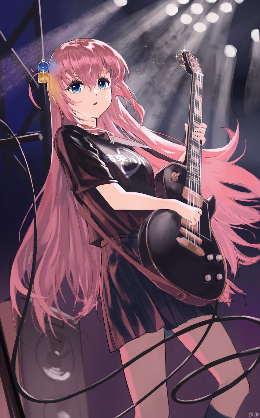 1girl, absurdres, black_shirt, black_skirt, black_socks, blue_eyes, bocchi_the_rock!, floating_hair