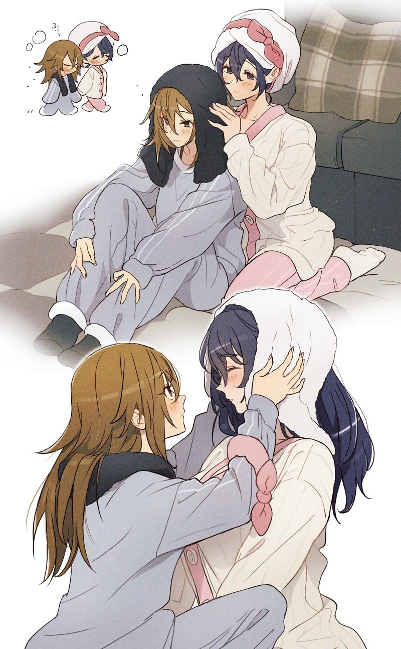 2girls, 404no2929, after_bathing, black_hair, black_socks, blush, brown_hair, closed_eyes