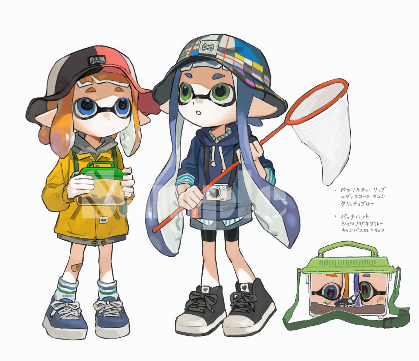 2girls, bandaid, bandaid_on_knee, bandaid_on_leg, black_hat, black_shoes, black_shorts, blue_eyes
