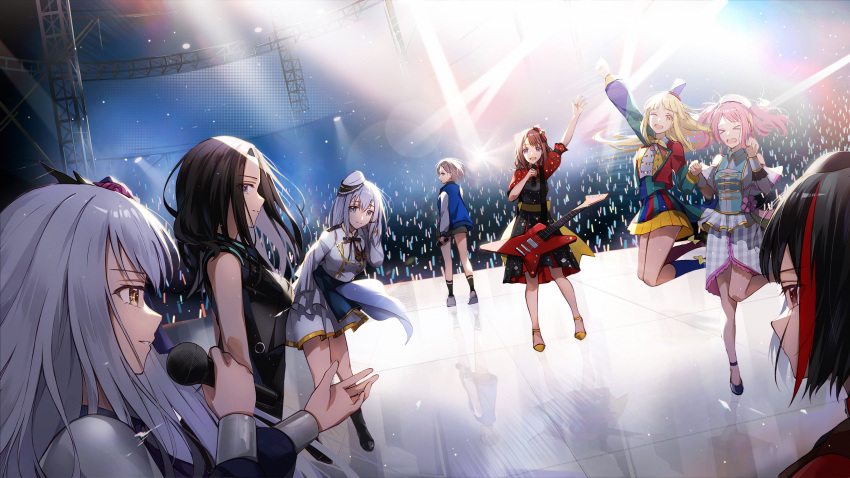 >_<, 6+girls, arm_up, audience, bang_dream!, bang_dream!_it's_mygo!!!!!, beret, black_dress