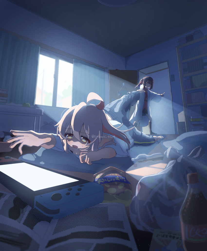 2girls, absurdres, ahoge, bedroom, black_hair, book, bookshelf, chips_(food)