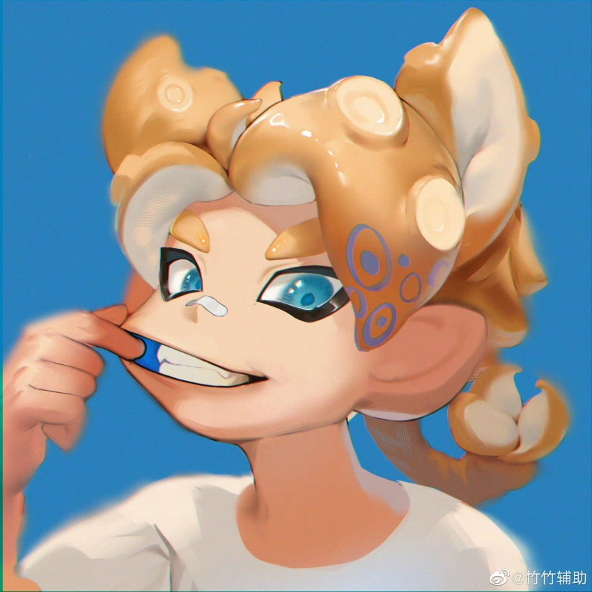 1boy, blue_background, blue_eyes, blurry, cheek_pull, chinese_commentary, commentary_request, depth_of_field