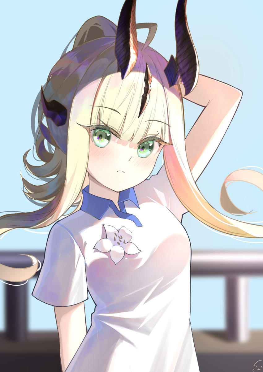1girl, absurdres, aged_down, arknights, arm_behind_back, arm_behind_head, arm_up, black_horns, blonde_hair, blurry, blurry_background, blush, collared_shirt, commentary_request, floating_hair, flower, gora_mclaren, green_eyes, highres, horns, long_hair, looking_at_viewer, polo_shirt, reed_(arknights), shirt, short_sleeves, sidelocks, solo, upper_body, white_flower, white_shirt