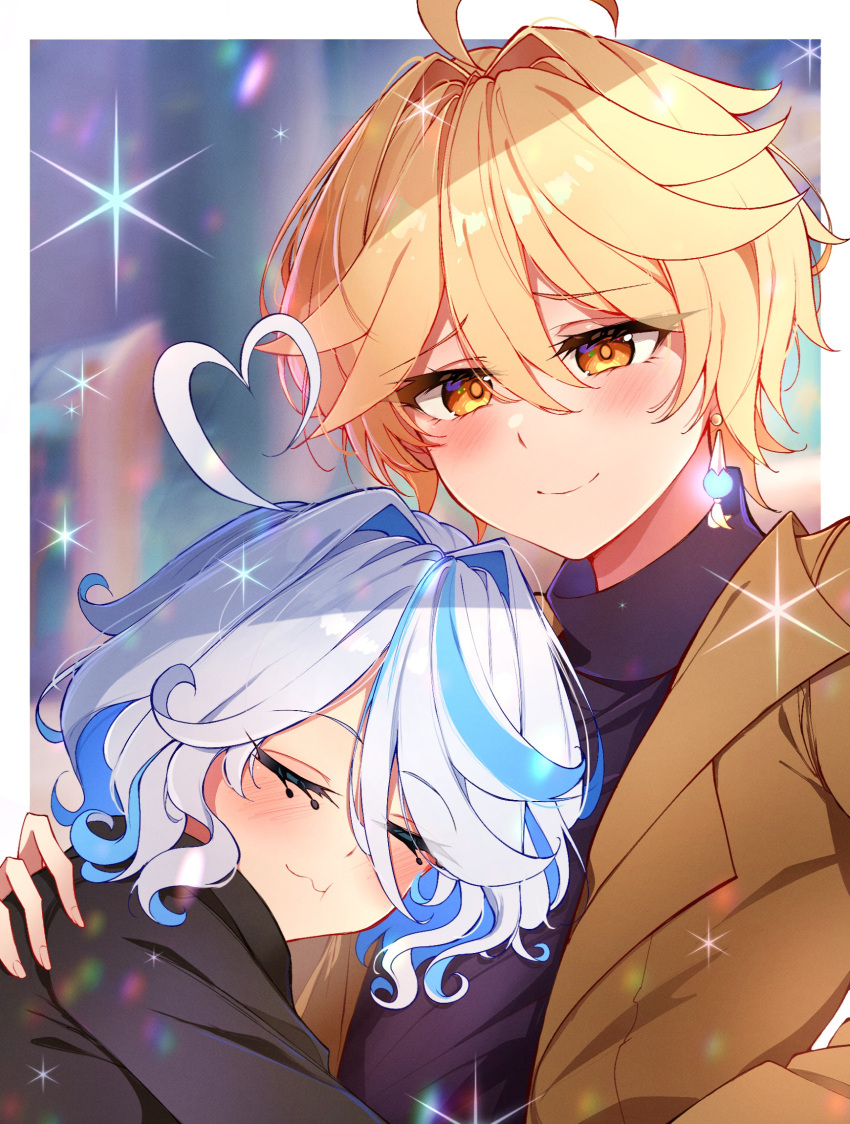 1boy, 1girl, :3, :t, aether_(genshin_impact), black_shirt, blonde_hair, blue_hair