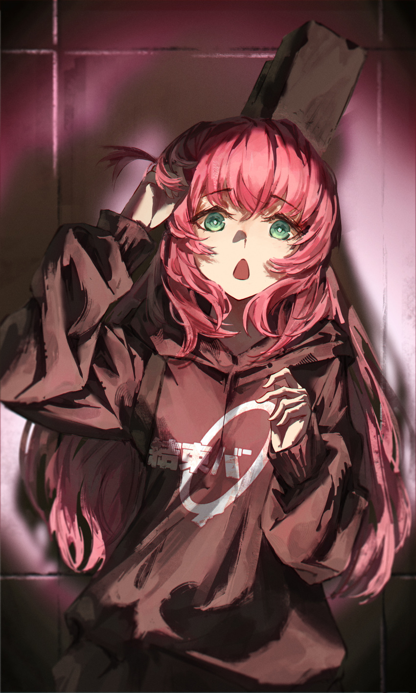 1girl, absurdres, black_hoodie, blue_eyes, bocchi_the_rock!, commentary, doki_illus, gotoh_hitori, guitar_case, highres, hood, hoodie, instrument_case, instrument_on_back, kessoku_band_hoodie_(bocchi_the_rock!), long_hair, long_sleeves, looking_at_viewer, one_side_up, open_mouth, pink_hair, solo, spotlight