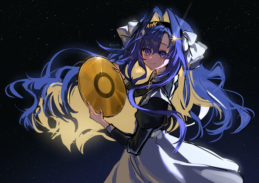 1girl, apron, asymmetrical_bangs, backlighting, black_dress, black_hairband, blonde_hair, blue_eyes, blue_hair, closed_mouth, colored_inner_hair, dress, floating_hair, from_side, glint, hair_intakes, hair_ornament, hairband, hands_up, highres, holding_record, juliet_sleeves, long_hair, long_sleeves, looking_at_viewer, multicolored_hair, puffy_sleeves, reverse:1999, school_uniform, sikhye_(ccc14t), smile, solo, soviet_school_uniform, space, star_(sky), star_(symbol), star_hair_ornament, starry_sky_background, turning_head, upper_body, very_long_hair, voyager_(reverse:1999), voyager_golden_record, white_apron