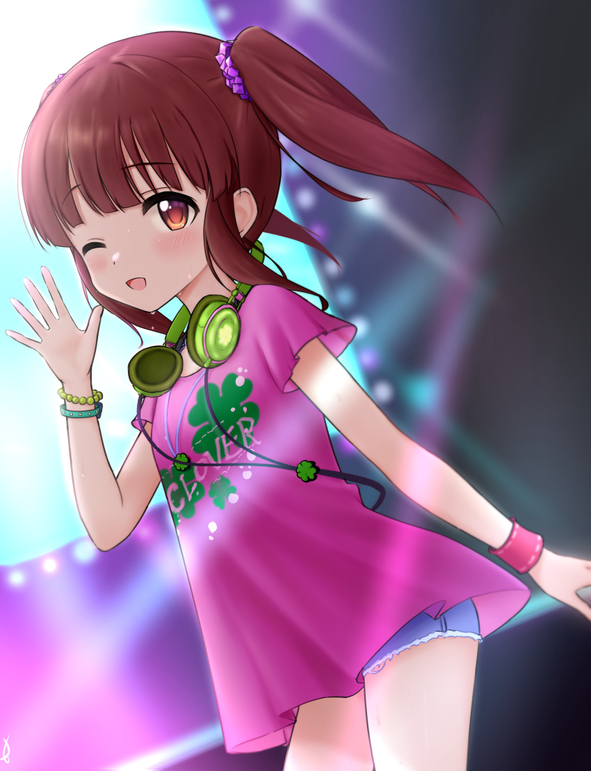 1girl, absurdres, blush, bracelet, brown_hair, denim, denim_shorts, flat_chest, headphones, headphones_around_neck, highres, idolmaster, idolmaster_cinderella_girls, jewelry, jia_wenyuan, medium_hair, ogata_chieri, one_eye_closed, open_mouth, orange_eyes, shirt, short_shorts, shorts, smile, solo, t-shirt, twintails, waving