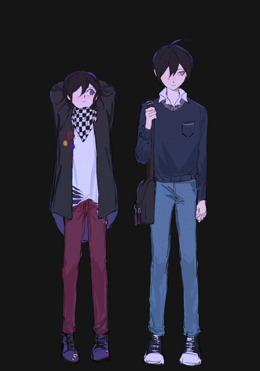 2boys, ahoge, alternate_costume, arms_behind_head, bag, black_background, black_hair, blush