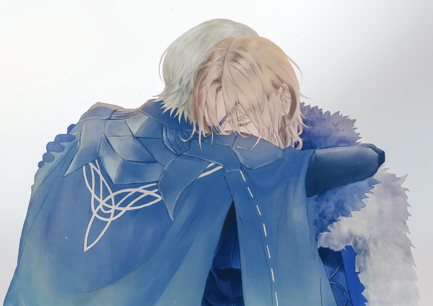 2boys, absurdres, arm_around_neck, armor, black_armor, black_cape, black_fur, blonde_hair