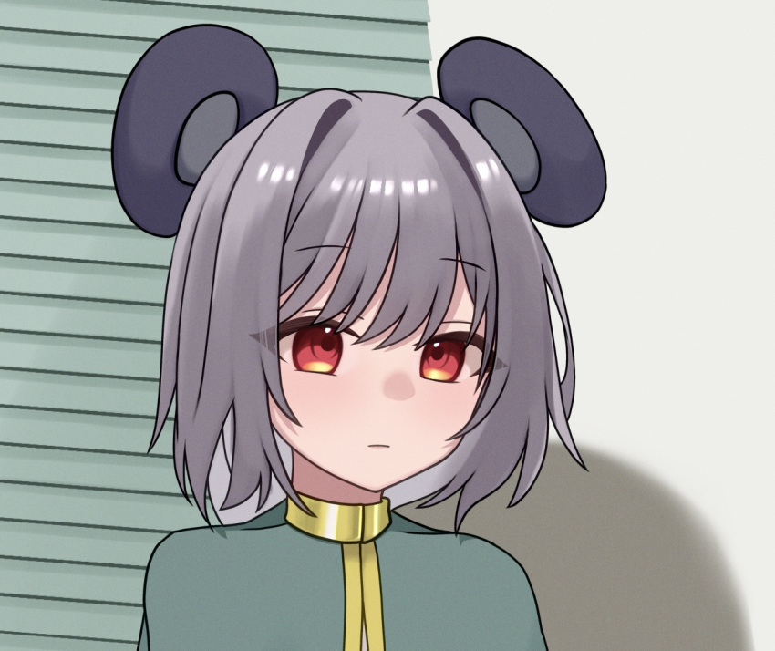 1girl, animal_ears, blush, capelet, closed_mouth, commentary_request, expressionless, gnwcq