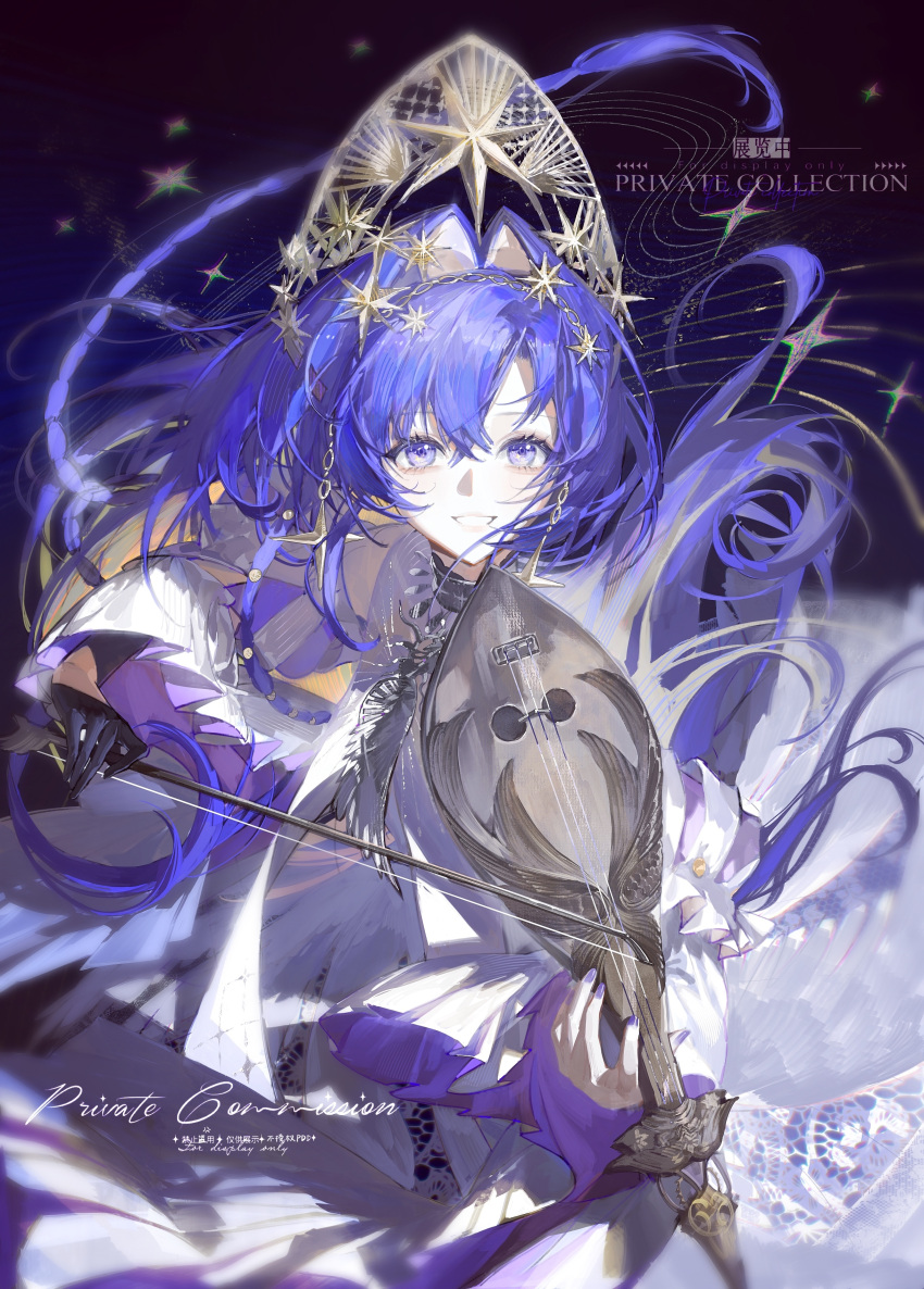 1girl, absurdres, black_gloves, blonde_hair, blue_background, blue_eyes, blue_hair, bow_(music), colored_inner_hair, dress, floating_hair, gloves, grin, gudok, hair_ornament, highres, holding, holding_bow_(music), holding_instrument, instrument, kokoshnik, long_hair, looking_at_viewer, multicolored_hair, official_alternate_costume, reverse:1999, single_glove, smile, solo, star_(symbol), star_hair_ornament, upper_body, very_long_hair, voyager_(reverse:1999), white_dress, wide_sleeves, zzzzzm_jiangzhouzi