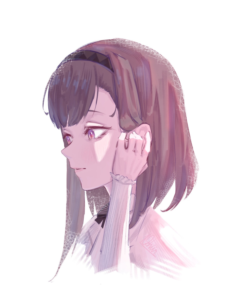 10_shii, 1girl, arknights, arm_up, black_hairband, brown_hair, closed_mouth, cropped_shoulders