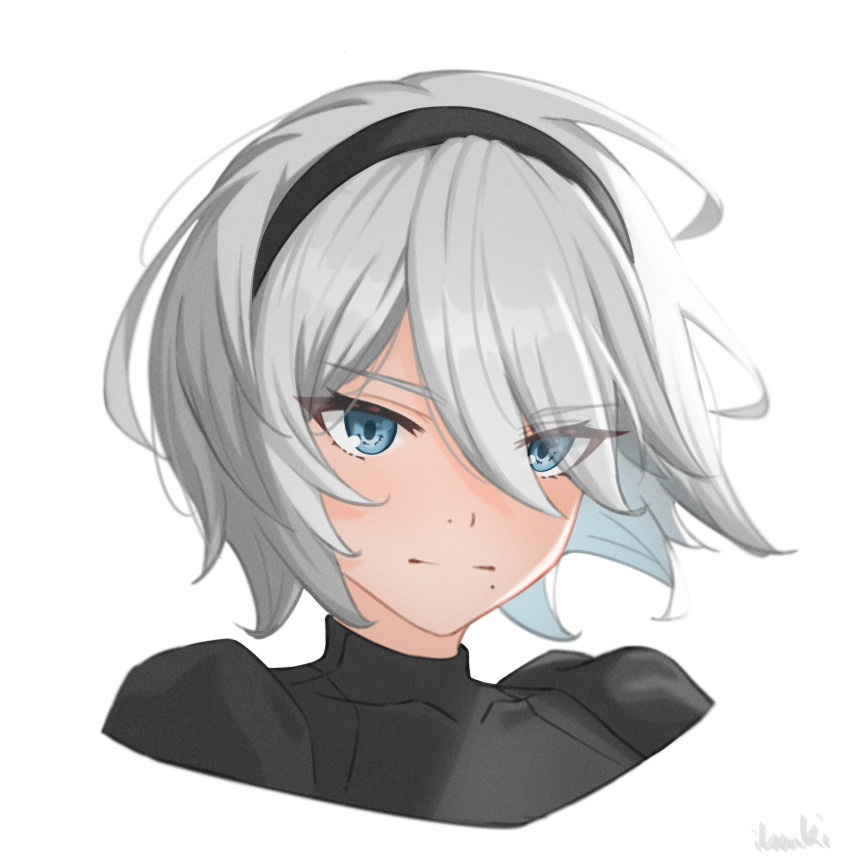 1girl, 2b_(nier:automata), absurdres, artist_name, black_hairband, blue_eyes, closed_mouth, commentary, cropped_shoulders, expressionless, eyes_visible_through_hair, grey_hair, hairband, highres, ibouki, looking_at_viewer, mole, mole_under_mouth, nier:automata, nier_(series), short_hair, solo, upper_body, white_background