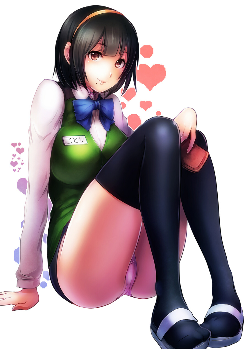 beauty_mark, black_legwear, black_thighhighs, bowtie, breasts, brown_eyes, hairband, heart