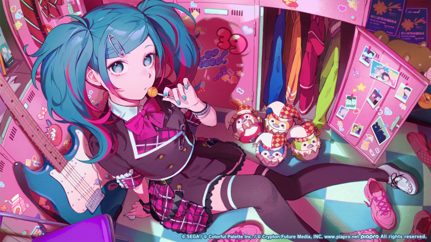 1girl, 39, absurdres, apple_pie, argyle_clothes, argyle_hat, arm_at_side, arm_support