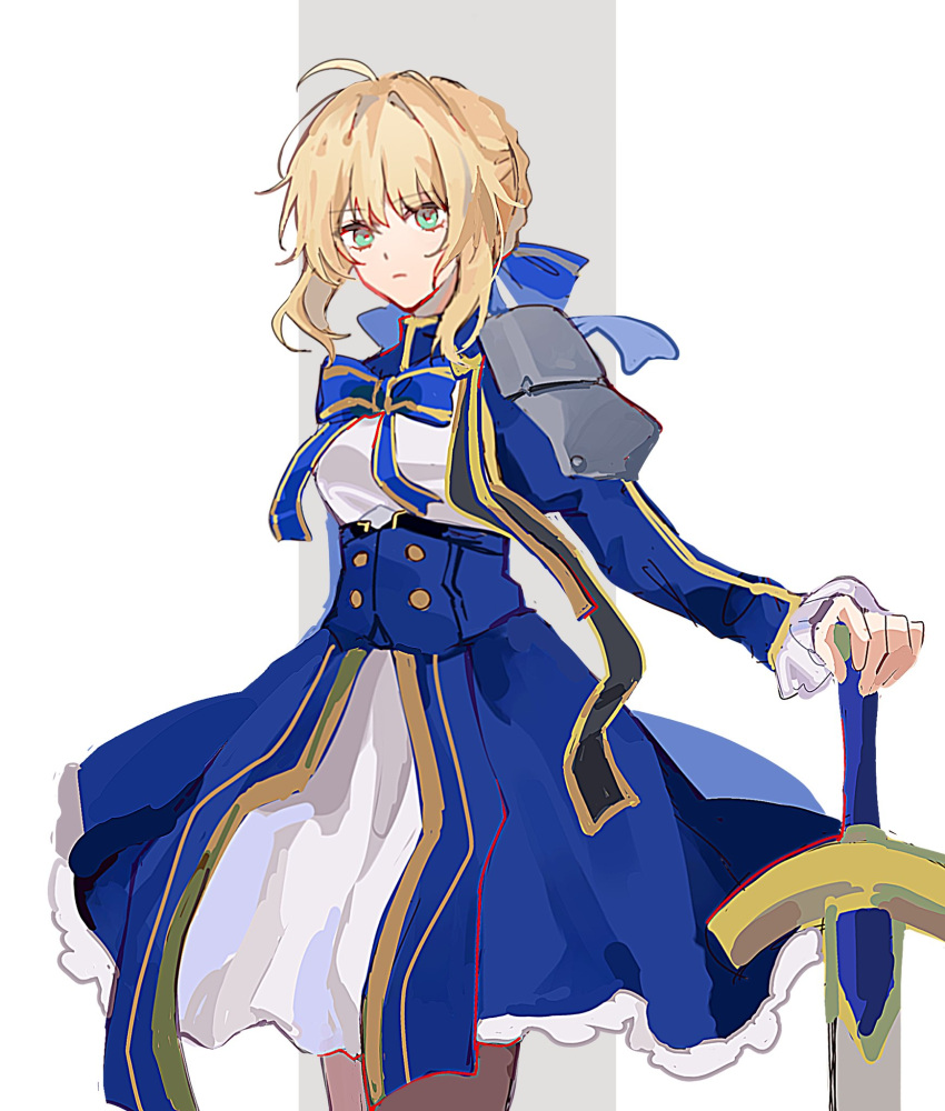 1girl, ahoge, artoria_pendragon_(fate), blonde_hair, blue_bow, blue_bowtie, blue_ribbon, bow, bowtie, closed_mouth, dress, fate/stay_night, fate/unlimited_blade_works, fate_(series), green_eyes, hair_ribbon, highres, holding, holding_sword, holding_weapon, honkai:_star_rail, honkai_(series), k_7s, long_sleeves, looking_at_viewer, official_alternate_costume, ribbon, saber_(fate), saber_(honkai:_star_rail)_(fate), short_hair, simple_background, solo, sword, weapon