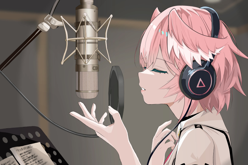 1girl, absurdres, hair_between_eyes, head_wings, headphones, highres, hololive, microphone