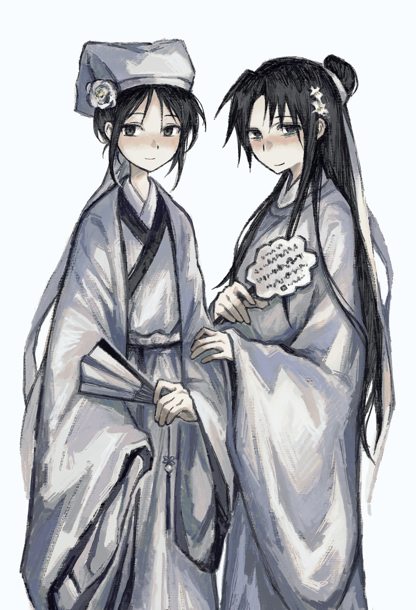 2boys, absurdres, black_eyes, black_hair, blush, chinese_clothes, chinese_commentary, closed_mouth, cocito, dao_gui_yi_xian, dual_persona, flower, folding_fan, hair_bun, hair_flower, hair_ornament, hand_fan, hand_fan_writing, hanfu, hat, hat_ribbon, highres, holding, holding_fan, long_hair, long_sleeves, looking_at_viewer, male_focus, multiple_boys, official_alternate_hairstyle, paper_fan, parted_bangs, ribbon, robe, sidelocks, simple_background, single_hair_bun, smile, standing, tassel, updo, very_long_hair, white_background, white_flower, white_hanfu, white_hat, white_ribbon, white_robe, wide_sleeves, yaopei, yuanlingpao, zhijupao, zhuge_yuan