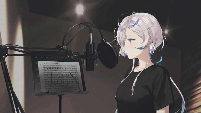 1girl, ahoge, black_shirt, blue_eyes, blue_streaks, from_side, hair_behind_ear, hebi_(vtuber)