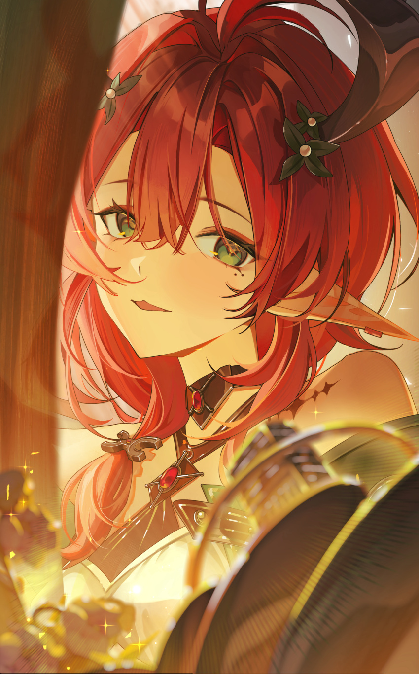 1girl, absurdres, aquagirl, bare_shoulders, black_collar, blurry, blurry_foreground, breasts, ciaccona_(wuthering_waves), collar, commentary, green_eyes, hair_between_eyes, highres, looking_at_viewer, medium_breasts, microphone, mole, mole_under_eye, multiple_moles, parted_lips, pointy_ears, portrait, red_hair, smile, solo, tacet_mark_(wuthering_waves), tree_horns, upper_body, wuthering_waves