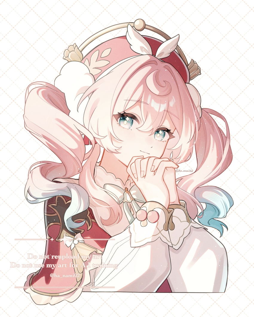 1girl, aqua_hair, commentary_request, cropped_torso, dress, drill_hair, hana_(nemukunai87), hat, highres, honkai:_star_rail, honkai_(series), hyacine_(honkai:_star_rail), looking_at_viewer, multicolored_hair, own_hands_together, pink_hair, red_dress, red_hat, simple_background, smile, solo, twin_drills, twintails, two-tone_hair, white_background