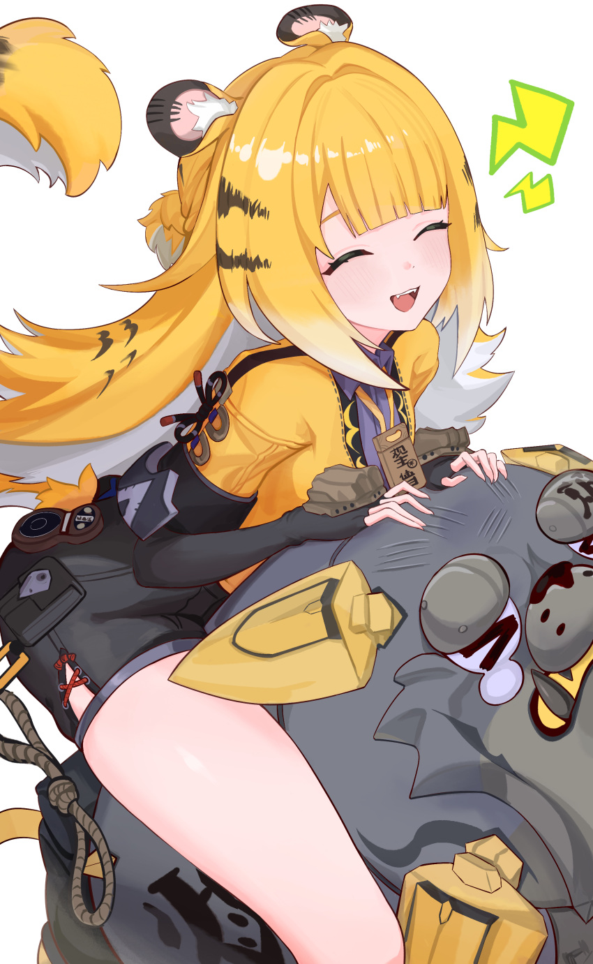 1girl, absurdres, animal_ears, black_shorts, blonde_hair, bonefire0909, brown_hair, colored_inner_hair