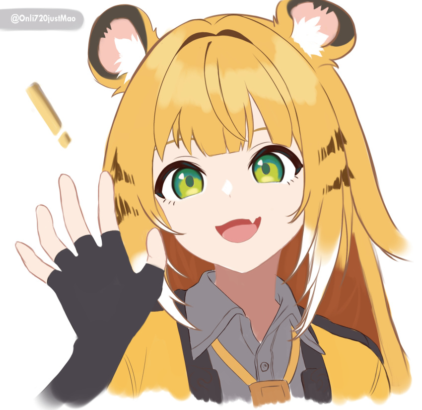 1girl, absurdres, animal_ear_fluff, animal_ears, blonde_hair, colored_inner_hair, fang, gloves, green_eyes, highres, jacket, ju_fufu, long_hair, looking_at_viewer, multicolored_hair, onli720justmao, open_mouth, shirt, shorts, skin_fang, smile, solo, tail, tiger_ears, tiger_girl, tiger_tail, zenless_zone_zero