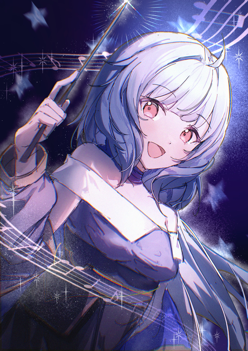 1girl, absurdres, ahoge, bare_shoulders, beamed_eighth_notes, blue_hair, chinese_commentary, choker, commentary_request, conductor_baton, detached_sleeves, dress, dust, eighth_note, floating_hair, grey_hair, hand_up, highres, holding, holding_baton, holding_wand, hongcai_rainbow, light_particles, long_hair, musical_note, musical_staff, off_shoulder, open_mouth, original, pink_eyes, purple_dress, purple_theme, quarter_note, red_eyes, smile, solo, sparkle, star_(symbol), wand, white_hair