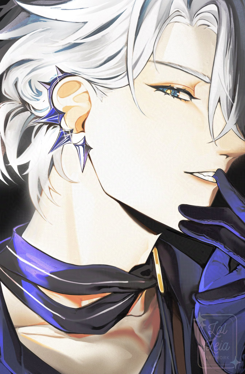 1boy, antenna_hair, biting, biting_glove, black_choker, black_gloves, black_shirt, blue_eyes