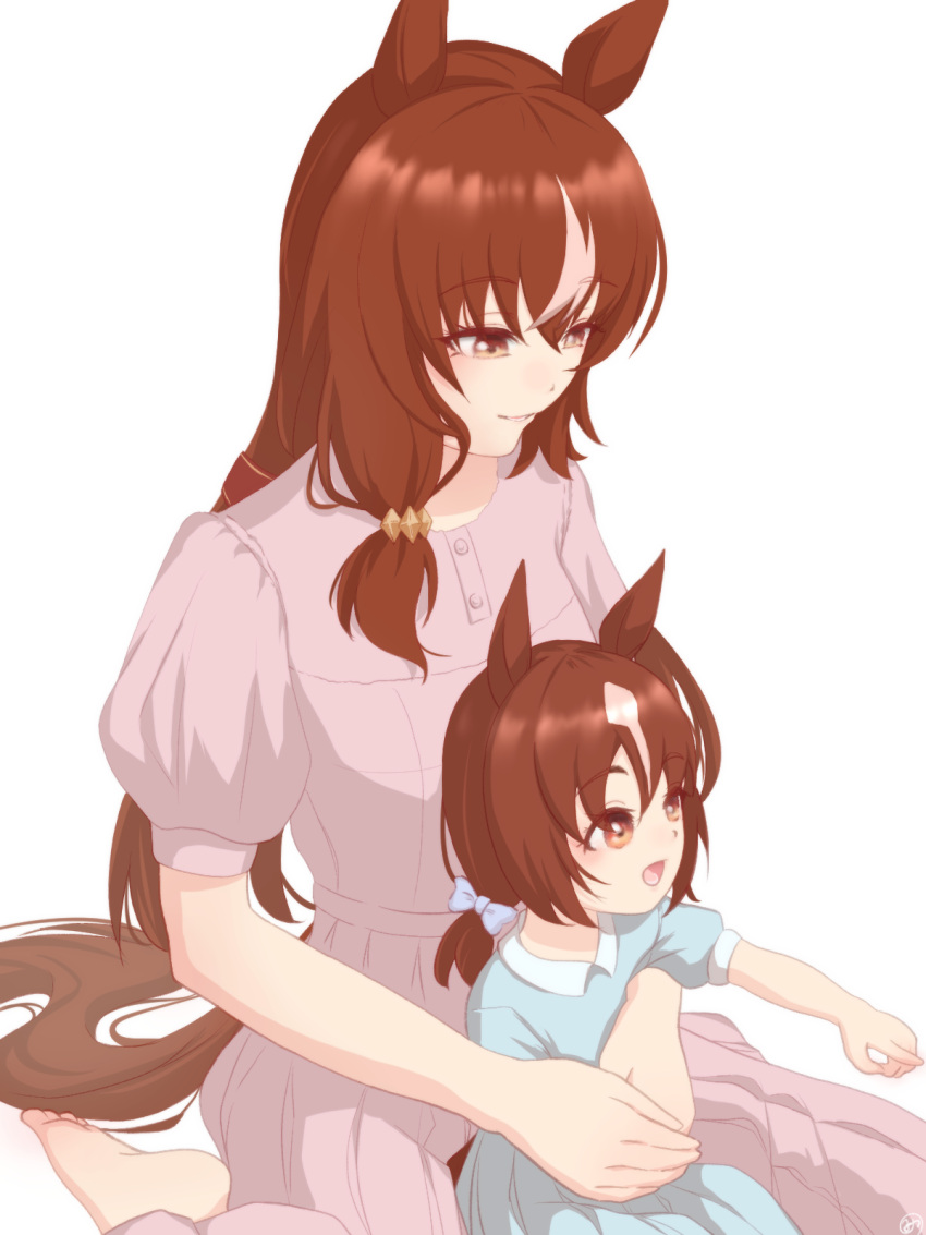 2girls, animal_ears, bow, brown_hair, buttons, commentary_request, feet, hair_between_eyes