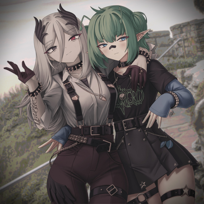 2girls, ahoge, antennae, belt, black_eyes, black_shirt, blue_eyes, blurry