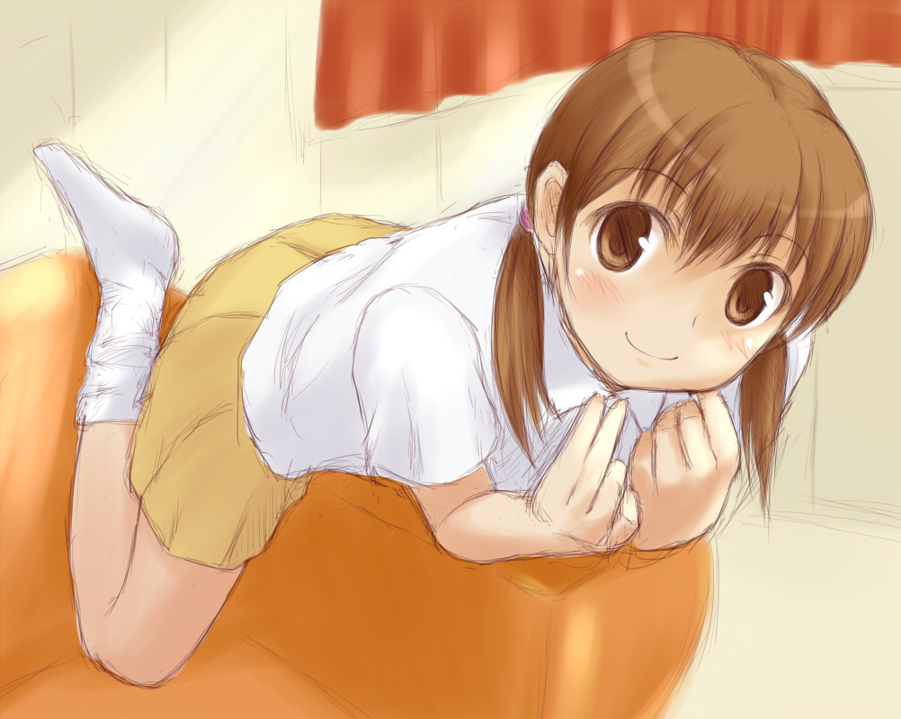 brown_eyes, brown_hair, feet, footwear, hourou_musuko, kusaka_maichi, sasa_kanako, school_uniform