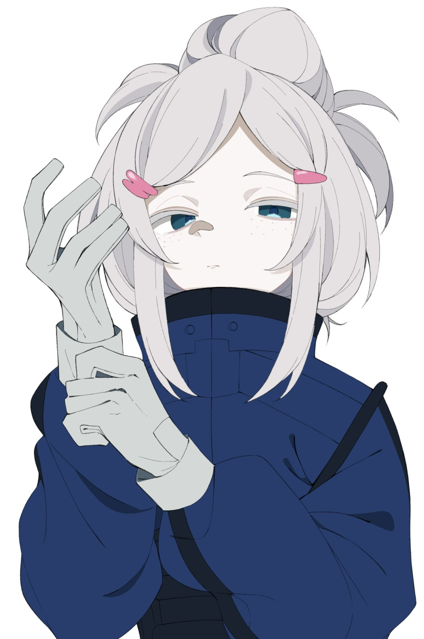 1girl, blue_eyes, deux_murasame, expressionless, freckles, gloves, grey_hair, gundam, gundam_gquuuuuux, highres, looking_at_viewer, mecha_pilot_suit, mushoku_loli, solo, upper_body