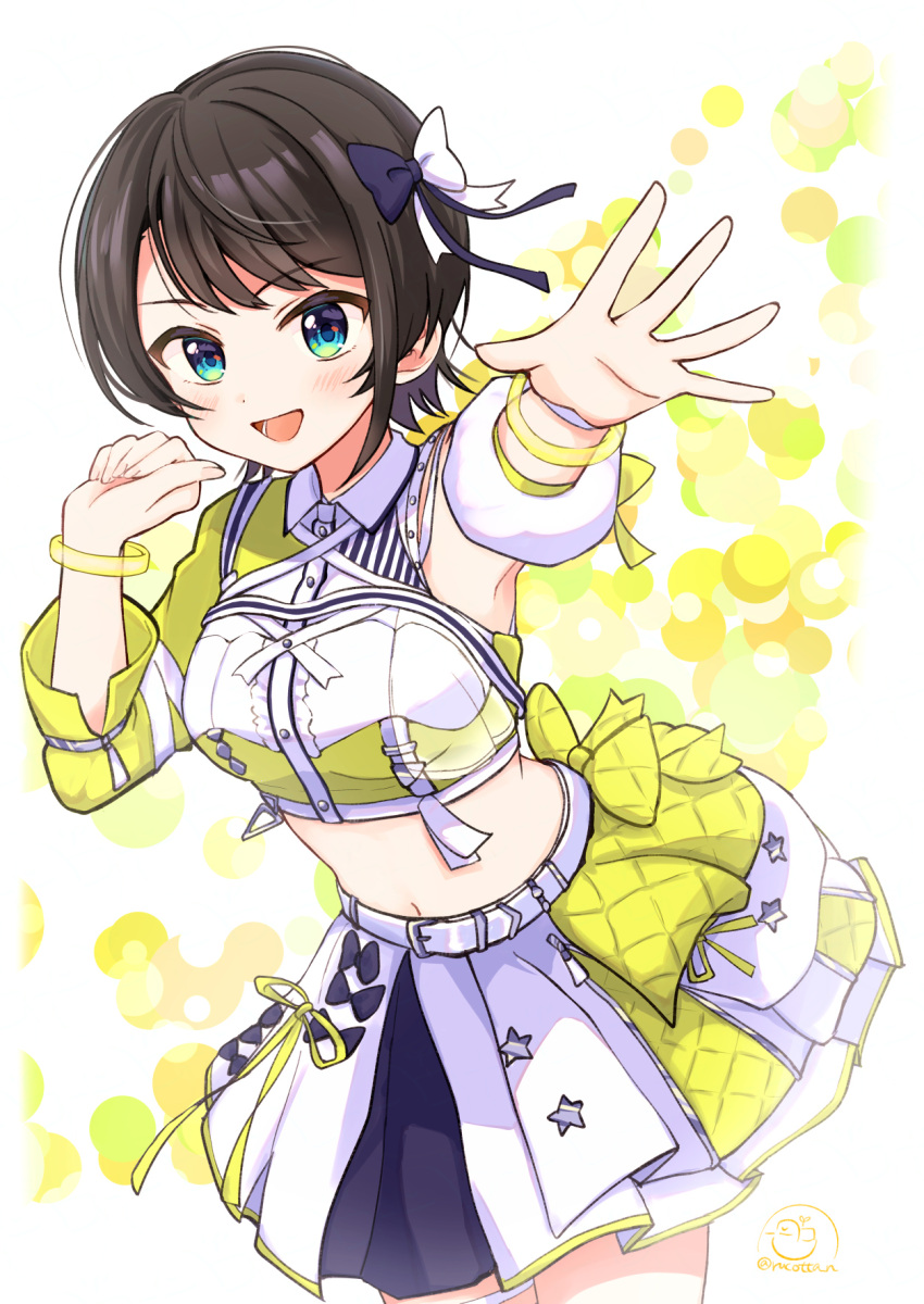1girl, aqua_eyes, arm_at_side, arm_up, asymmetrical_sleeves, black_hair, black_skirt, blue_eyes