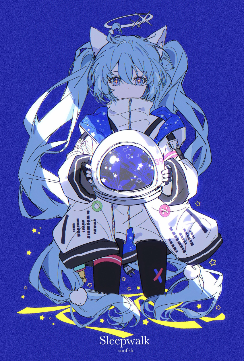 +_+, 1girl, animal_ear_fluff, animal_ears, black_gloves, black_pantyhose, black_shorts, blue_background