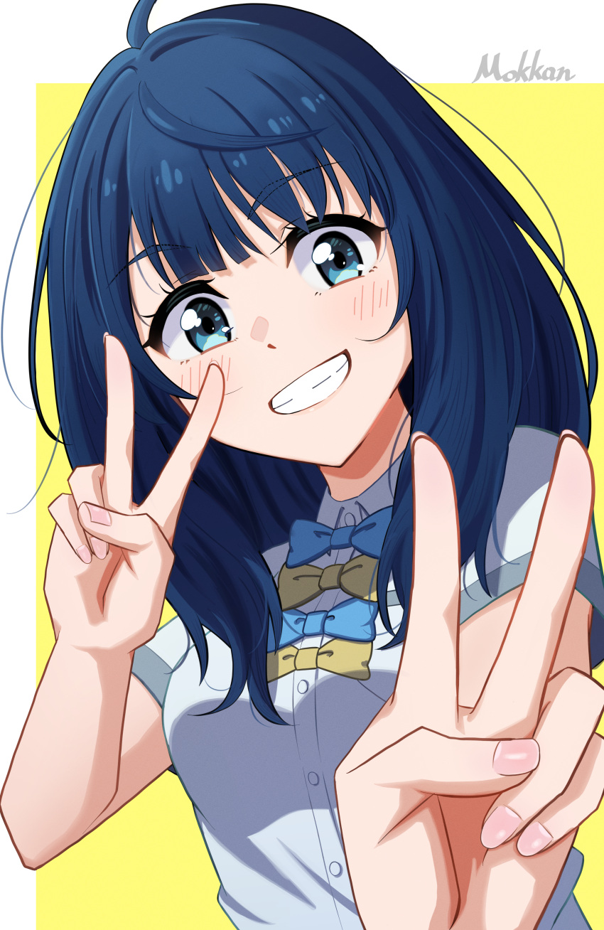 1girl, :d, absurdres, ahoge, artist_name, blue_bow, blue_bowtie, blue_eyes, blue_hair, blunt_bangs, blush, bow, bowtie, buttons, collared_shirt, commentary_request, double_v, dress_shirt, fingernails, grin, hands_up, happy, highres, looking_at_viewer, make_heroine_ga_oo_sugiru!, medium_hair, mok_kan, shirt, short_sleeves, simple_background, smile, solo, straight_hair, tareme, upper_body, v, white_shirt, yanami_anna, yellow_background, yellow_bow, yellow_bowtie