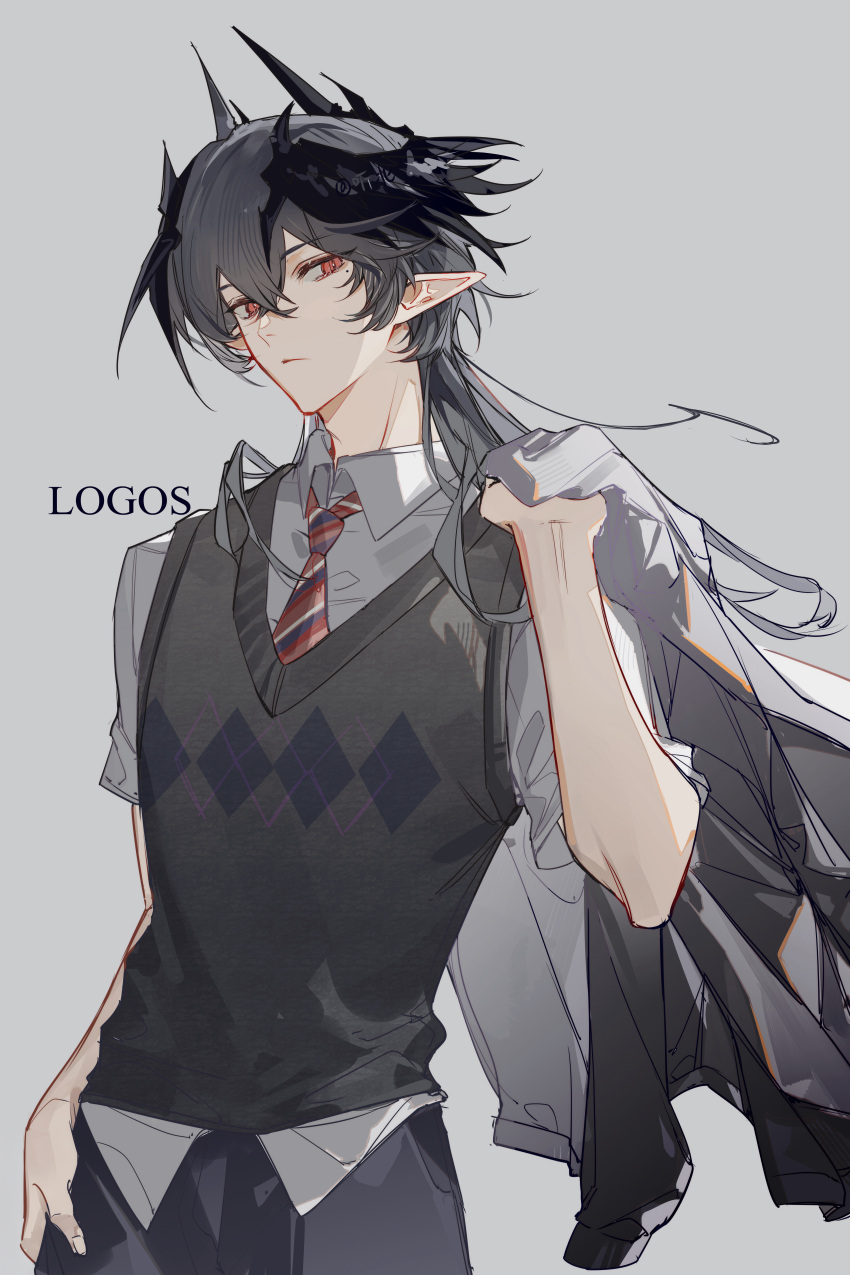 1boy, absurdres, alternate_costume, argyle_clothes, argyle_sweater_vest, arknights, black_wings, blue_pants, character_name, chinese_commentary, clothes_over_shoulder, commentary_request, diagonal-striped_clothes, diagonal-striped_necktie, dress_shirt, grey_background, grey_shirt, grey_sweater_vest, hair_between_eyes, head_wings, highres, holding, holding_unworn_clothes, horns, jeathur, logos_(arknights), long_hair, looking_at_viewer, male_focus, mole, mole_under_eye, necktie, pants, pointy_ears, red_eyes, red_necktie, shirt, short_sleeves, sideways_glance, simple_background, solo, striped_clothes, sweater_vest, untucked_shirt, upper_body, wings