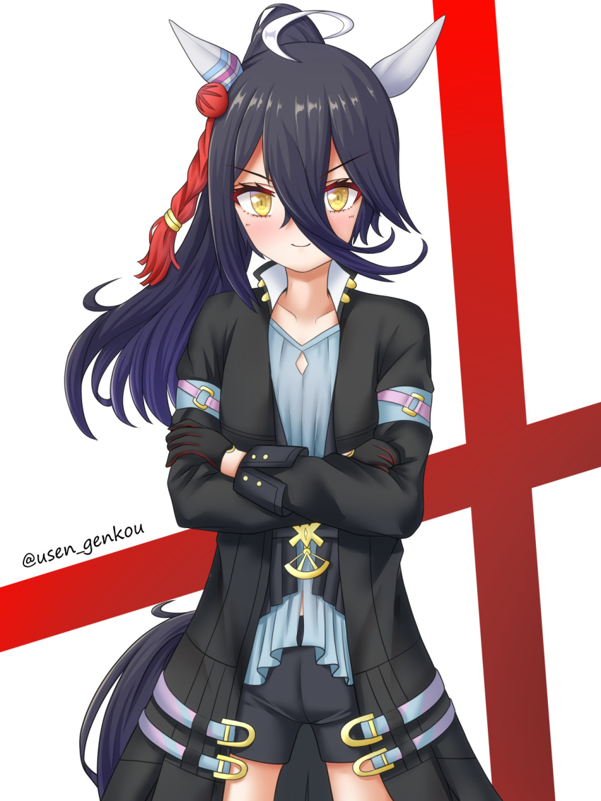 1girl, ahoge, animal_ears, black_coat, black_gloves, black_hair, black_shorts, blue_shirt, closed_mouth, coat, commentary_request, cosplay, ear_covers, gloves, hair_between_eyes, high_ponytail, highres, horse_ears, horse_girl, horse_tail, katsuragi_ace_(umamusume), katsuragi_ace_(umamusume)_(cosplay), long_hair, long_hair_between_eyes, looking_at_viewer, manhattan_cafe_(umamusume), ponytail, shirt, shorts, smile, solo, tail, twitter_username, umamusume, yellow_eyes, yuusen_(aenka)