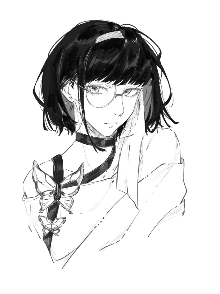 1girl, black_choker, blunt_bangs, butterfly_ornament, chinese_commentary, choker, collarbone, commentary_request