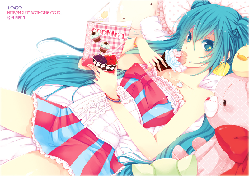 aqua_eyes, aqua_hair, cake, eating, food, hatsune_miku, hobak, long_hair