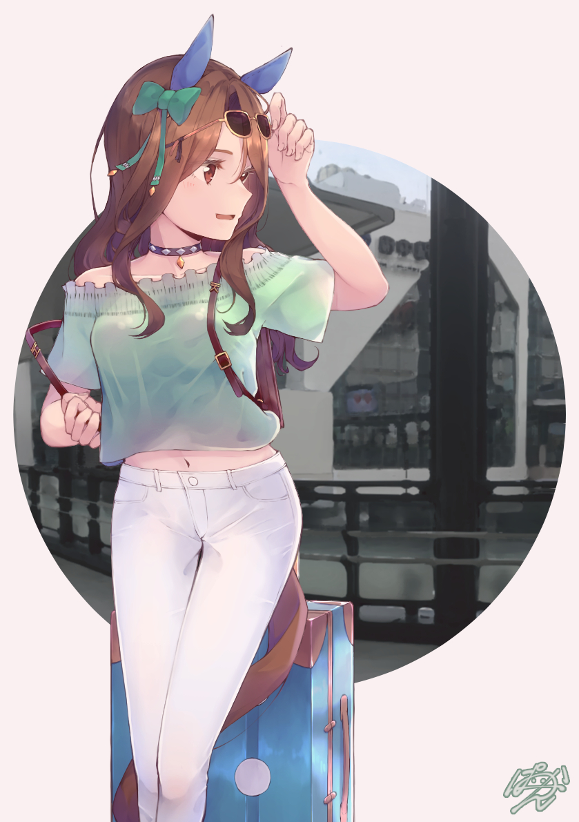 1girl, alternate_costume, animal_ears, brown_hair, casual, ear_covers, eyewear_on_head, green_shirt, horse_ears, horse_girl, horse_tail, king_halo_(umamusume), navel, off-shoulder_shirt, off_shoulder, paayan_(hagakinorock54), pants, red_eyes, shirt, solo, suitcase, tail, umamusume, white_pants