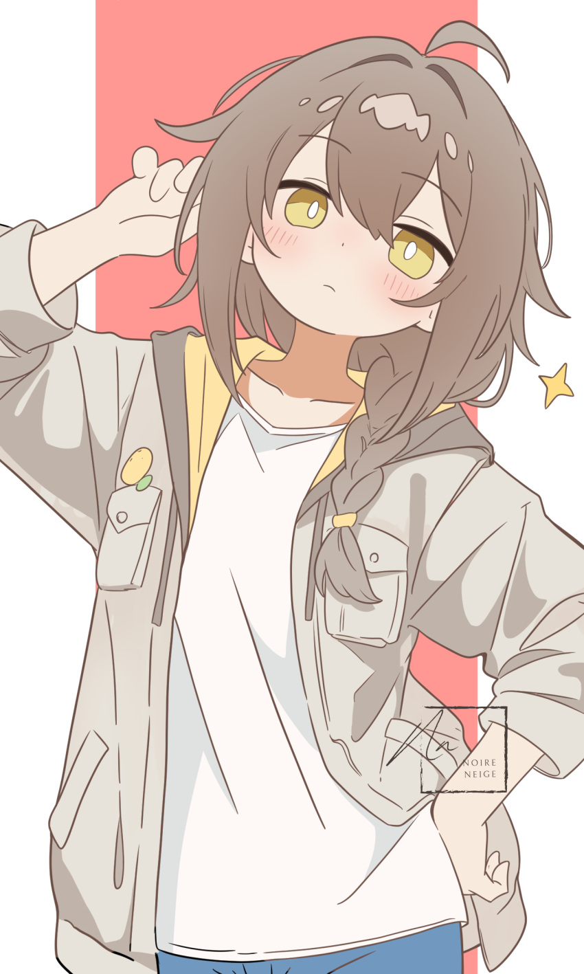 1girl, ahoge, alternate_costume, arm_up, braid, braided_ponytail, closed_mouth, cowboy_shot, grey_hair, grey_jacket, hair_flaps, hair_intakes, hand_on_own_hip, highres, jacket, kokona_(strinova), light_blush, looking_at_viewer, medium_hair, noire_neige, open_clothes, open_jacket, red_background, shirt, simple_background, solo, sparkle, strinova, two-tone_background, white_background, white_shirt, yellow_eyes