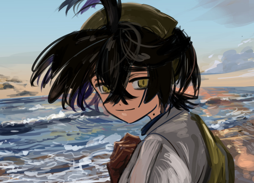 1boy, ahoge, assassinookayu, black_hair, crossed_bangs, floating_hair, gloves, hair_between_eyes, kieran_(pokemon), looking_at_viewer, looking_back, male_focus, mole, mole_on_neck, ocean, pokemon, pokemon_sv, red_gloves, scenery, shirt, smile, sunset, white_shirt, wind, yellow_bag, yellow_eyes