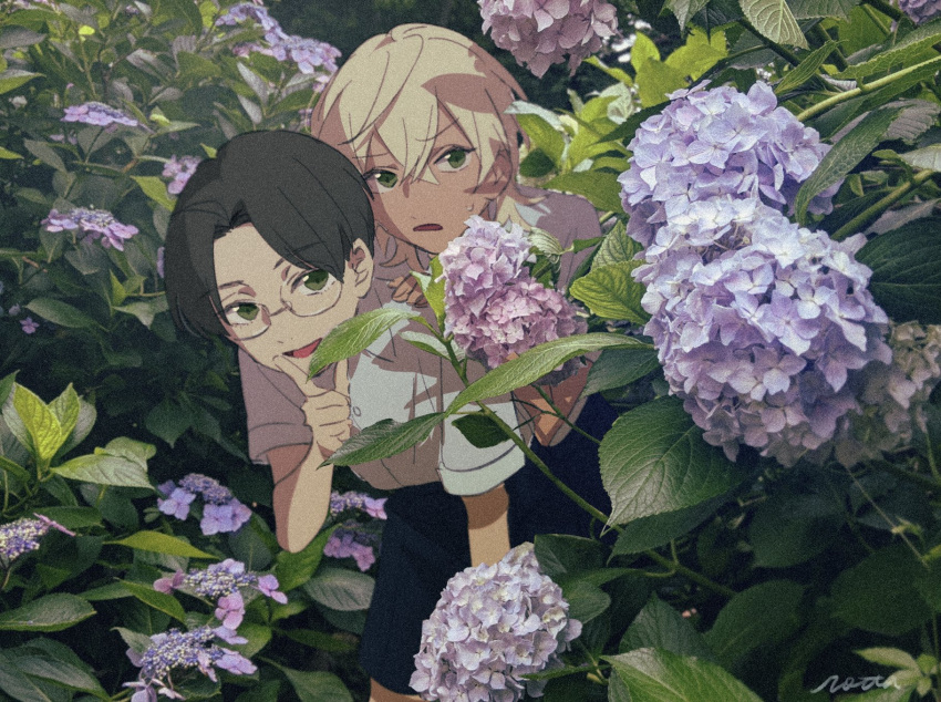 2boys, aged_down, akutsu_mabu, black_hair, blonde_hair, flower, glasses, green_eyes