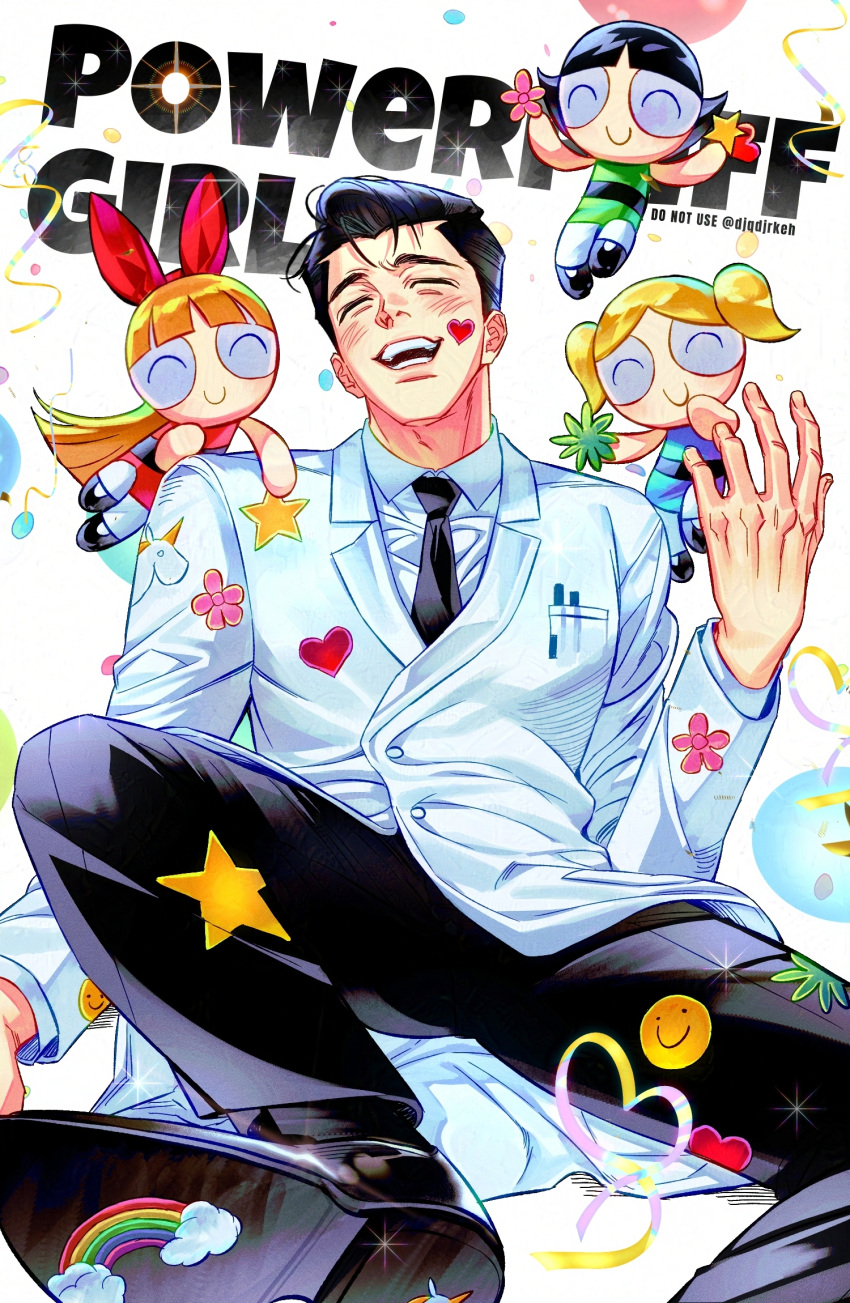 1boy, 3girls, ^_^, black_hair, black_necktie, black_pants, blonde_hair, blossom_(ppg), blue_dress, blunt_bangs, blush, bubbles_(ppg), buttercup_(ppg), closed_eyes, commentary_request, copyright_name, djqdjrkeh, dress, father_and_daughter, green_dress, hair_slicked_back, happy, highres, korean_commentary, lab_coat, multiple_girls, necktie, orange_hair, pants, ponytail, powerpuff_girls, professor_utonium, sitting, twintails, twitter_username